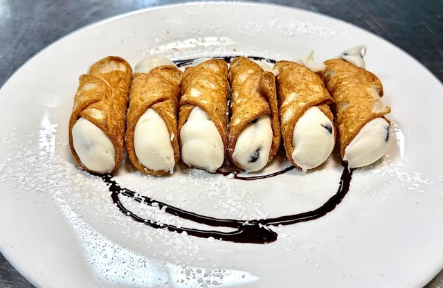 Mini Cannolis.